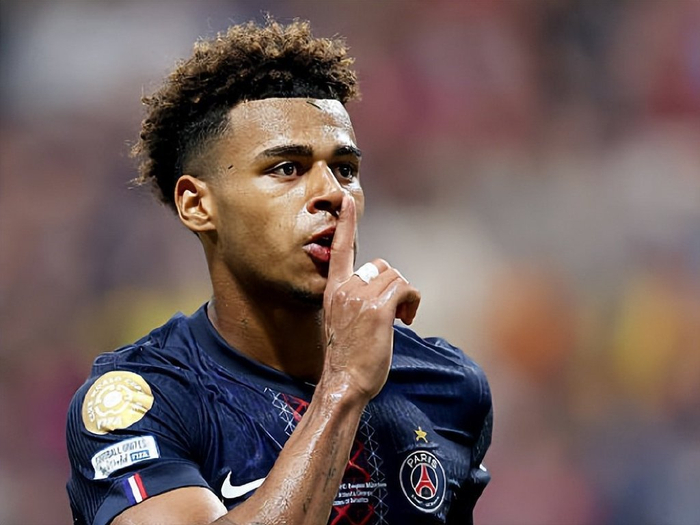 不满换帅+3天丢2冠！皇马球迷拉横幅要求老佛爷下台 将在主场狂嘘