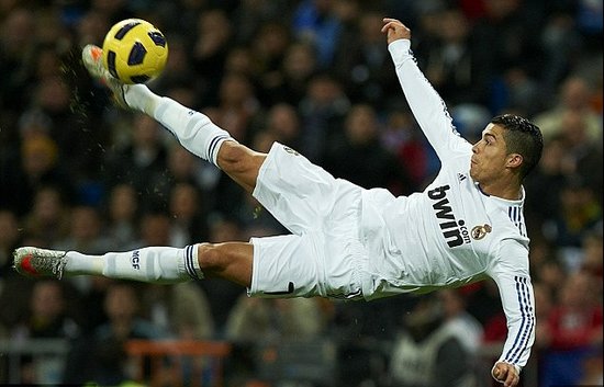 NBA媒体热议：老鹰队自作自受，2018年，拿东契奇换特雷杨，2026年，特雷杨又变成了麦科勒姆