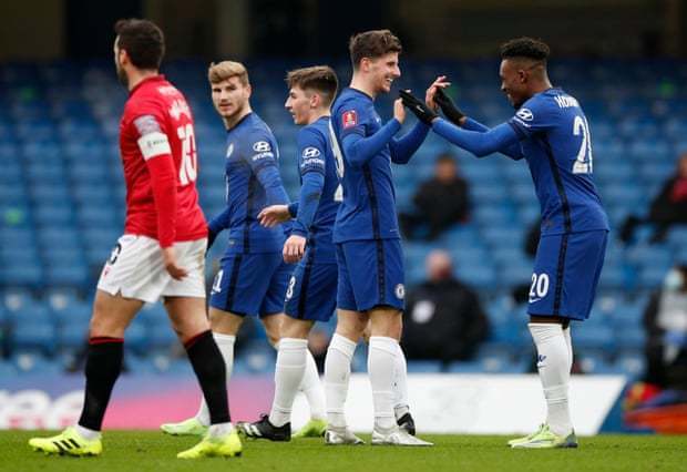 5年2.03亿！球队老大变替补！连续238场首发纪录终结